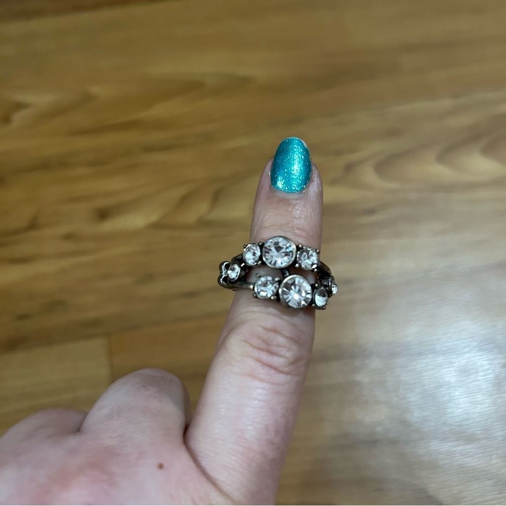 Dazzling Silver Rhinestone Elastic Back Ring - Picture 1 of 3